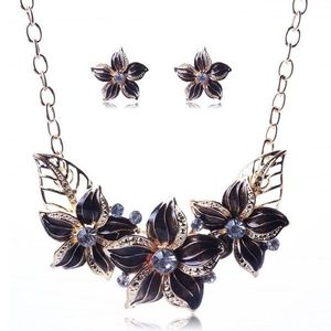 Set šperkov Varnish Flower - Čierna KP664 vyobraziť