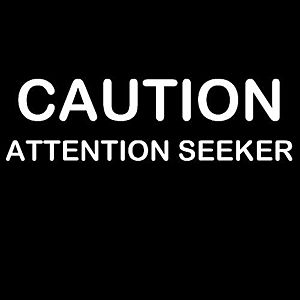 Smešna majica caution attention seeker vyobraziť