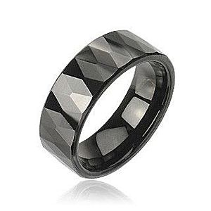 Tungstenový prsteň so vzorom brúsených čiernych kosoštvorcov D4.10 vyobraziť