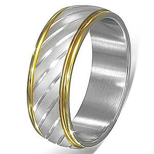 Dvojfarebný oceľový prsteň - šikmé zárezy striebornej farby a lem zlatej farby E4.7 vyobraziť
