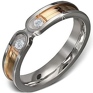Oceľový prsteň - pruh zlatej farby s lemom striebornej farby, dva číre zirkóny E2.10 vyobraziť