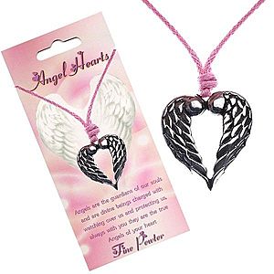 Šnúrkový náhrdelník, prívesok srdca s dotýkajúcimi sa krídlami Y51.11 vyobraziť