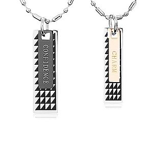 Dva oceľové náhrdelníky, známky s čiernymi trojuholníkmi a nápismi U22.8 vyobraziť