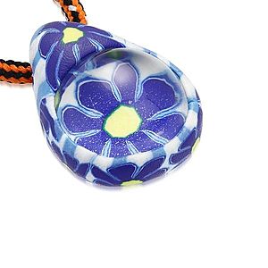 Šnúrkový náhrdelník - FIMO slza s modrými kvietkami, sklenená guľôčka S29.31 vyobraziť