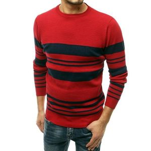 Pruhovaný červený sveter. vyobraziť
