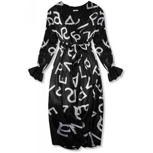Čierne midi šaty s potlačou písmen vyobraziť