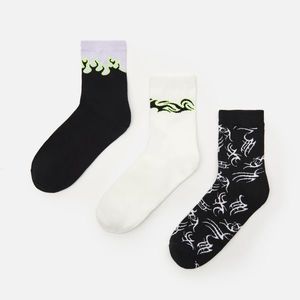 Cropp - Súprava 3 párov vzorovaných ponožiek - Purpurová vyobraziť