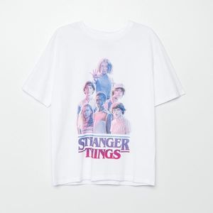 Cropp - Oversize tričko Stranger Things - Biela vyobraziť