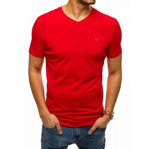Jednoduché červené tričko vyobraziť