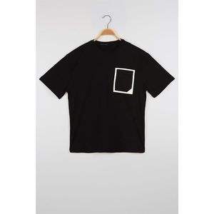 Trendyol Black Male Oversize T-Shirt with Contrast Pocket vyobraziť