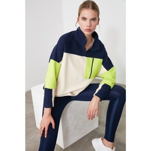 Trendyol Color Block Pocket Detailed Sports Sweatshirt vyobraziť
