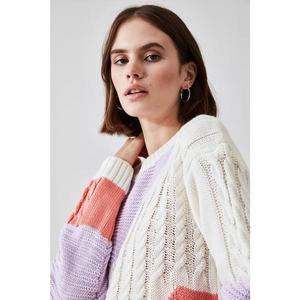 Trendyol Lila KnitTed Detailed Color Block Knitwear Sweater vyobraziť
