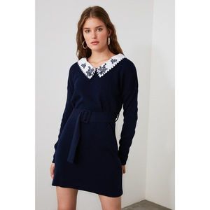 Trendyol Belted Knitwear Dress with Navy Woven Neckline Detailing vyobraziť