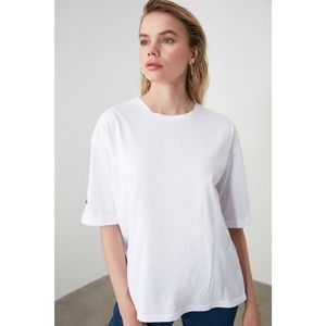 Trendyol White Sleeve Embroidered Loose Knit T-Shirt vyobraziť