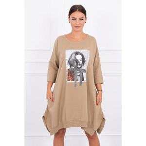 Dress with print and flared bottom camel vyobraziť