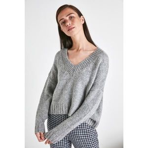 Trendyol Grey V-Neck Knitwear Sweater vyobraziť