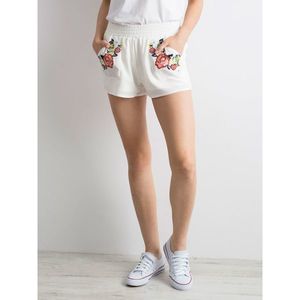 Ecru shorts with embroidery vyobraziť