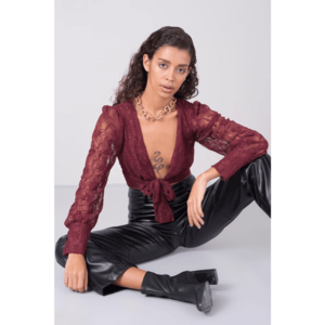 BSL Burgundy blouse with lace sleeves vyobraziť