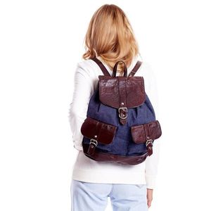 Blue backpack with brown trim vyobraziť