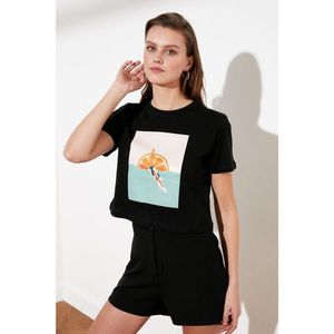 Trendyol Black Printed Crop Knitted T-Shirt vyobraziť