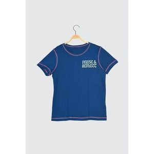 Trendyol Indigo Carioca Stitched and Printed Basic Knitted T-Shirt vyobraziť