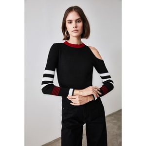Trendyol Black Shoulder Detailing Knitwear Sweater vyobraziť