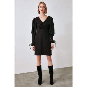 Trendyol Black Sleeve And Sleeve Detailing Dress vyobraziť