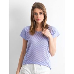 Purple T-shirt with zigzags vyobraziť