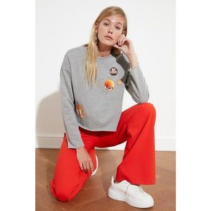 Trendyol Gray Knitted Patch Detailed Sweatshirt vyobraziť