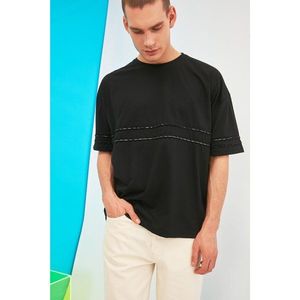 Trendyol Black Male Oversize Bike Collar Short Sleeve Embroidered T-Shirt vyobraziť