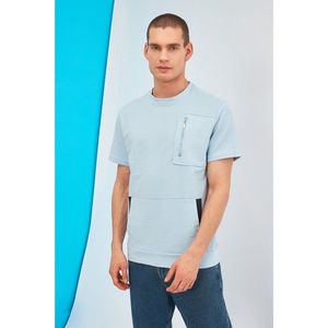 Trendyol Blue Men's Short Sleeves Regular Fit Zipper Detail Sweatshirt vyobraziť