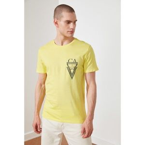 Trendyol Yellow Men's Short Sleeve Slim Fit Printed T-Shirt vyobraziť