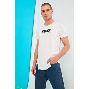 Trendyol White Male Regular Fit Bike Collar Short Sleeve Printed T-Shirt vyobraziť