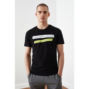 Trendyol Black Men's Regular Fit Bike Collar Short Sleeve Printed T-Shirt vyobraziť