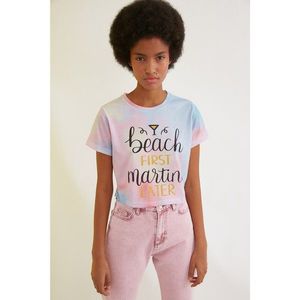 Trendyol MulticolorEd Batik Printed Crop Knitted T-Shirt vyobraziť