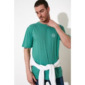 Trendyol Green Men's Wide Cut Back Printed T-Shirt vyobraziť