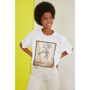 Trendyol White Bugs Bunny Licensed Printed Boyfriend Knitted T-Shirt vyobraziť