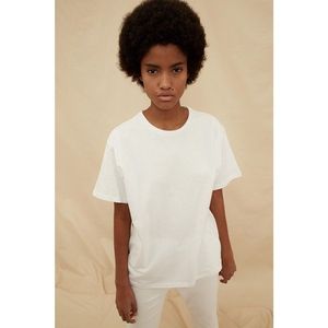 Trendyol White 100% Organic Cotton Boyfriend Back Printed Knitted T-Shirt vyobraziť