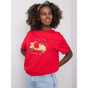Red cotton t-shirt with a print vyobraziť