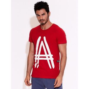 Red male T-shirt with a graphic sign vyobraziť