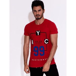 Red male T-shirt with a text print vyobraziť