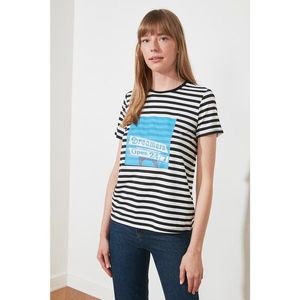 Trendyol MulticolorEd Striped Basic Printed Knitted T-Shirt vyobraziť