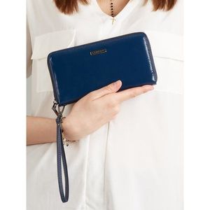 Blue plain wallet with a zipper and a detachable strap vyobraziť