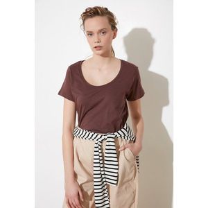 Trendyol Brown 100% Cotton Süprem Pool Collar Basic Knitted T-Shirt vyobraziť