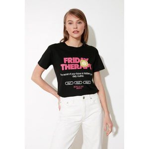 Trendyol Black Semi-Fitted Print knitted T-Shirt vyobraziť
