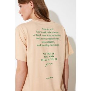 Trendyol Powder Back Printed Boyfriend Knitted T-Shirt vyobraziť