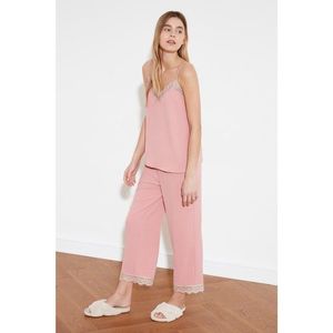 Trendyol Rose Dry Lacy Strap Woven Pajama Set vyobraziť