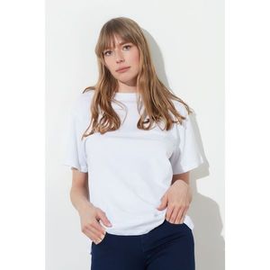 Trendyol White Boyfriend Print knitted T-Shirt vyobraziť
