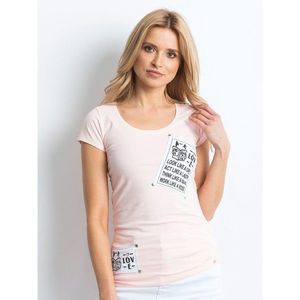 Peach T-shirt with text patches vyobraziť