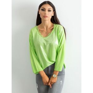 Green v-neck blouse vyobraziť